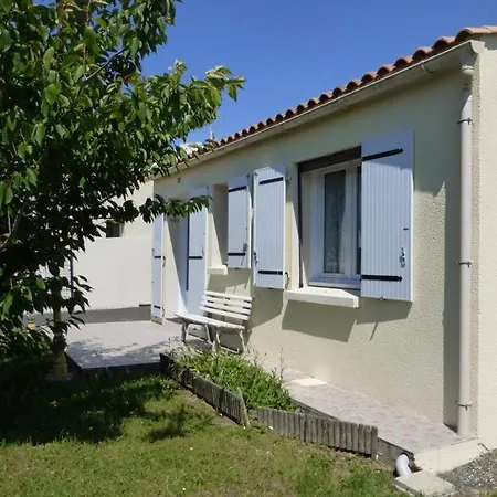 Maison 3 Pieces, 5 Couchages A Landevieille, Terrasse, Wi-fi - Fr-1-224a-8 Hébergement de vacances Landevieille
