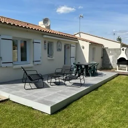 Hébergement de vacances Maison 3 Pieces, 5 Couchages A Landevieille, Terrasse, Wi-fi - Fr-1-224a-8 Landevieille